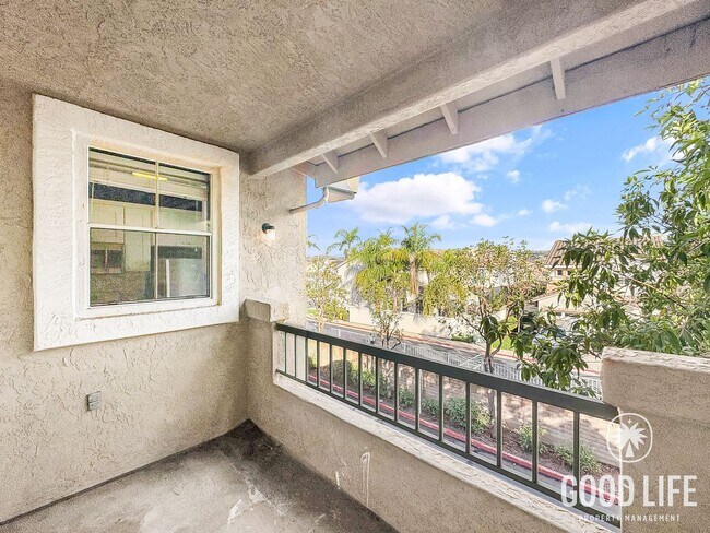 Building Photo - Single-Level Mira Mesa Condo with Balcony, AC & Garage Parking