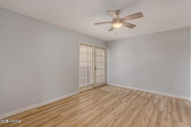 Building Photo - 1425 E Desert Cove Ave