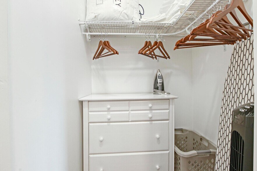 Building Photo - 500 W Pacific Ave