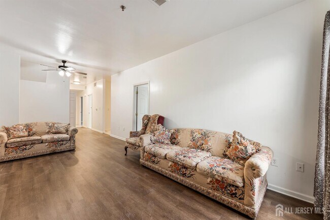 Building Photo - 128 Remsen Ave