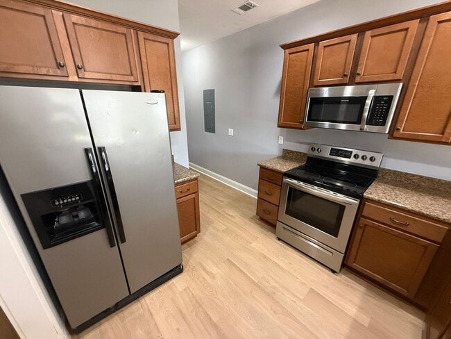 Building Photo - 242 Madison Heights