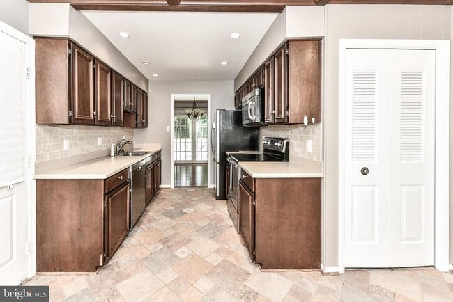 Building Photo - 4731 Carterwood Dr