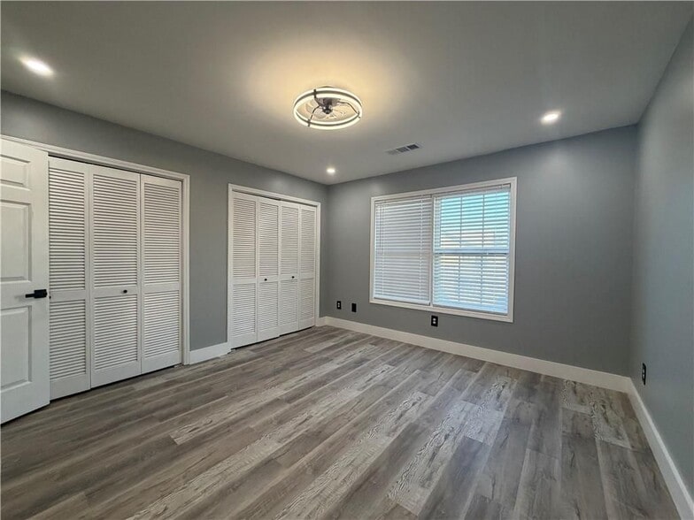 Building Photo - 5505 Park Pl S