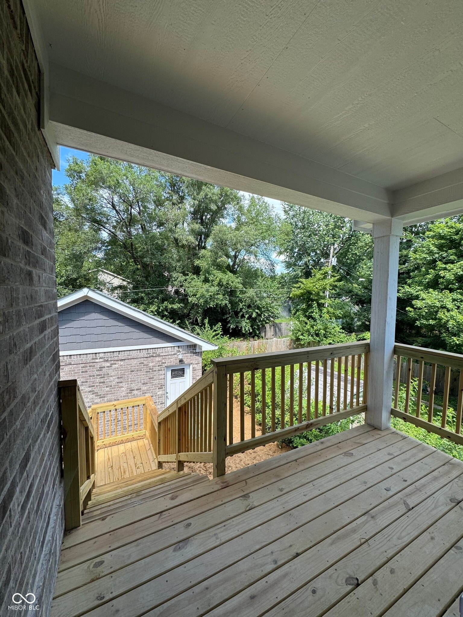 Building Photo - 526 N Elder Ave