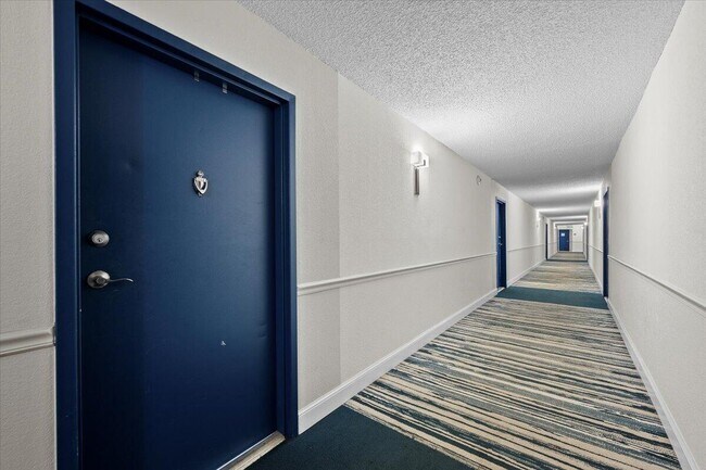 Building Photo - 2560 S Ocean Blvd
