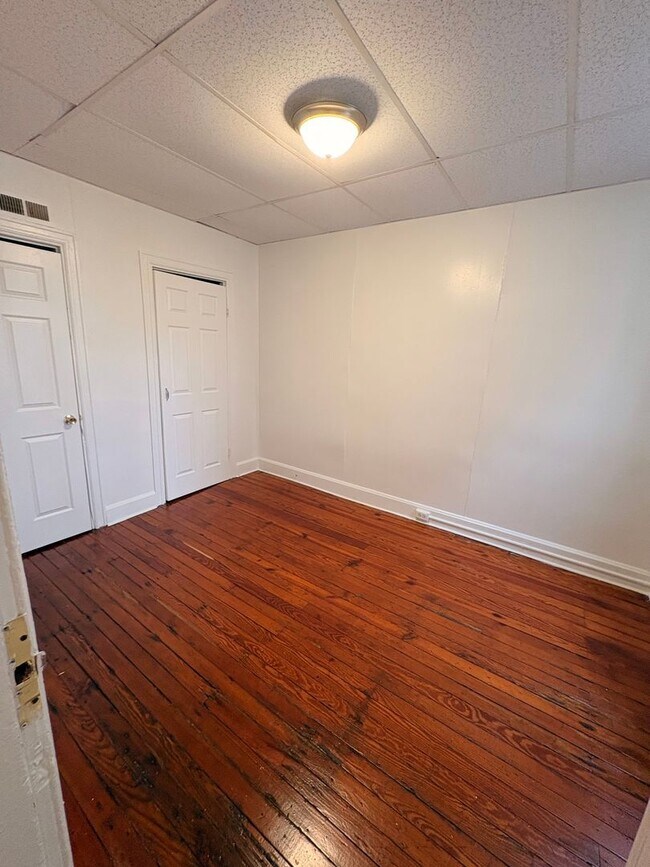 Building Photo - Spacious 3-Bedroom Apartment – West End of York City!
