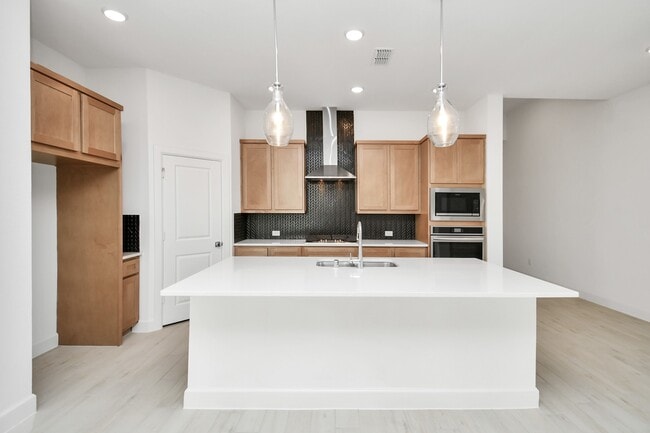 Building Photo - 211 Amaranth Wy