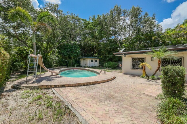 Building Photo - 7620 SW 59th Ave