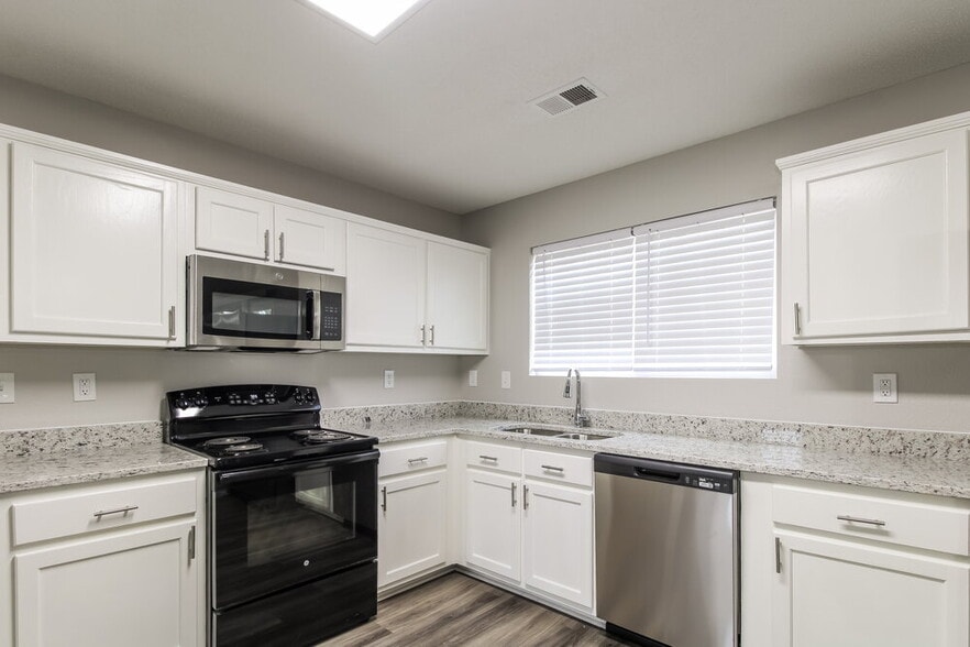 Building Photo - 9965 Branley Oak Dr