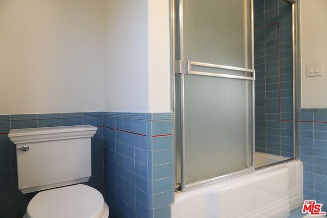 Building Photo - 951 Masselin Ave