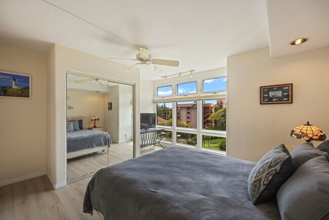 Building Photo - Stunning views, space and comfort.