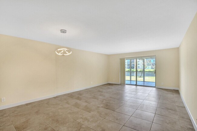 Building Photo - 301 SE 3rd St