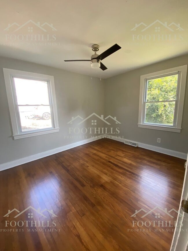 Building Photo - 2-Bed Single-Family Home with Granite Coun...