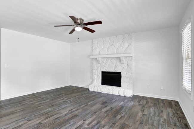Building Photo - 4520 Coopers Creek Cir SE