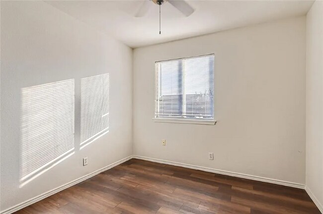 Building Photo - 15104 Sabal Palm Rd