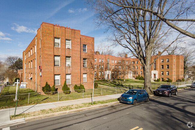 Building Photo - 1521 28th Street SE