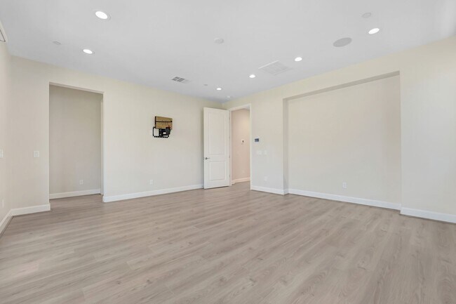Building Photo - Stunning New Build Home with Breathtaking ...