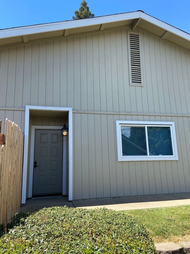 Building Photo - West Roseville - Remodeled 2 Bdrm, 1 Bath