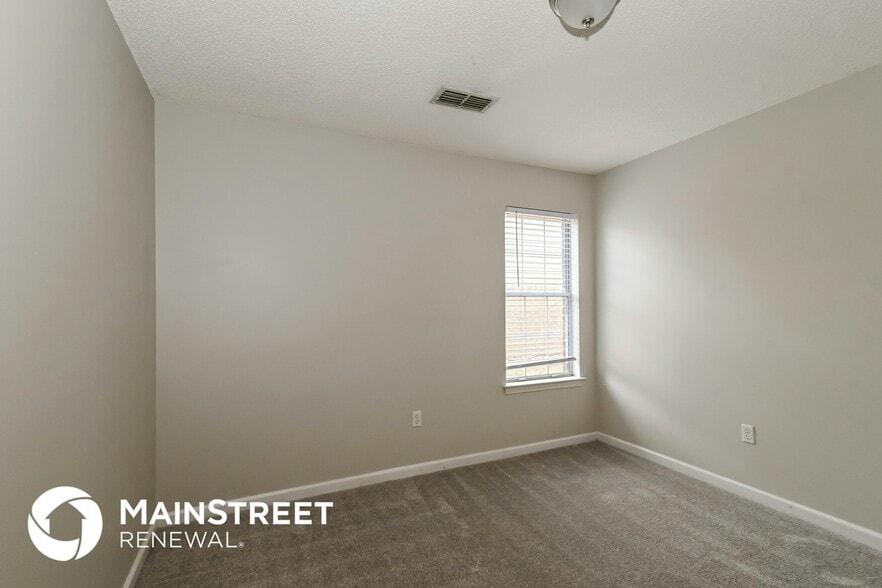 Building Photo - 5545 Annandale Dr