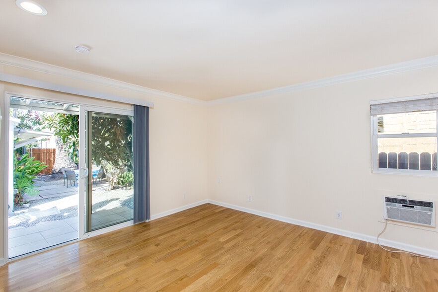 Building Photo - 2135 S Cloverdale Ave