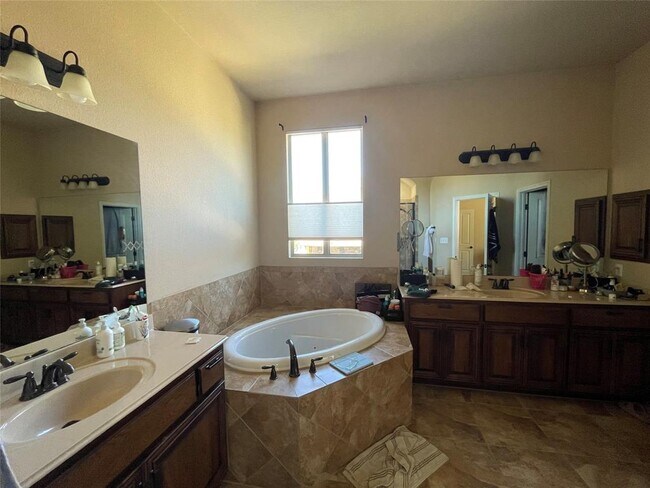 Building Photo - 7625 Crackling Creek Dr