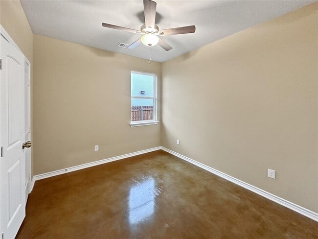 Building Photo - 104 Osage Dr