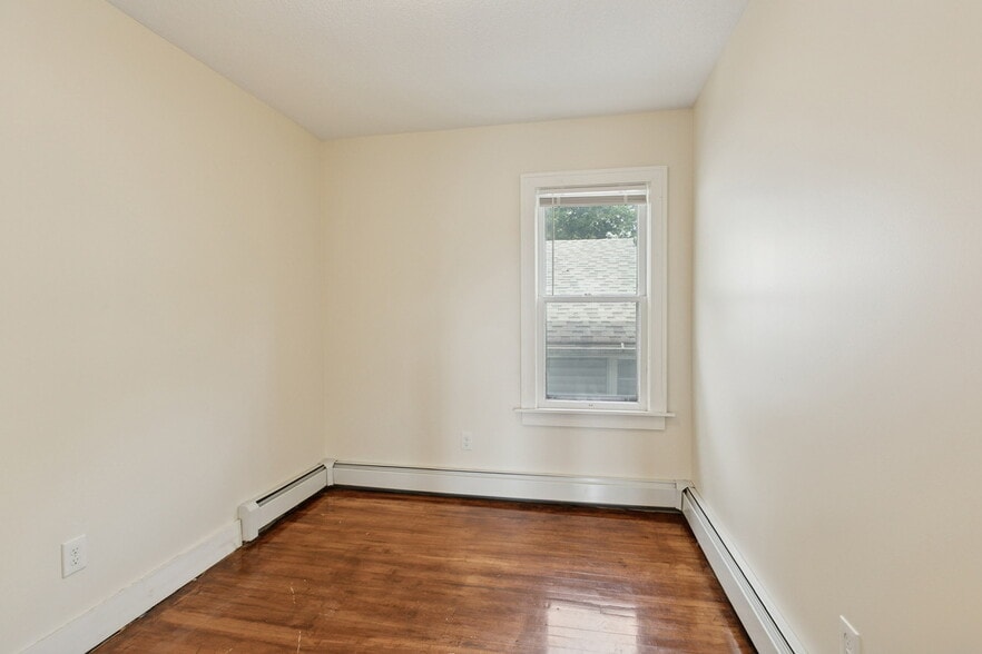 Small Bedroom - 3242 Hayes St NE