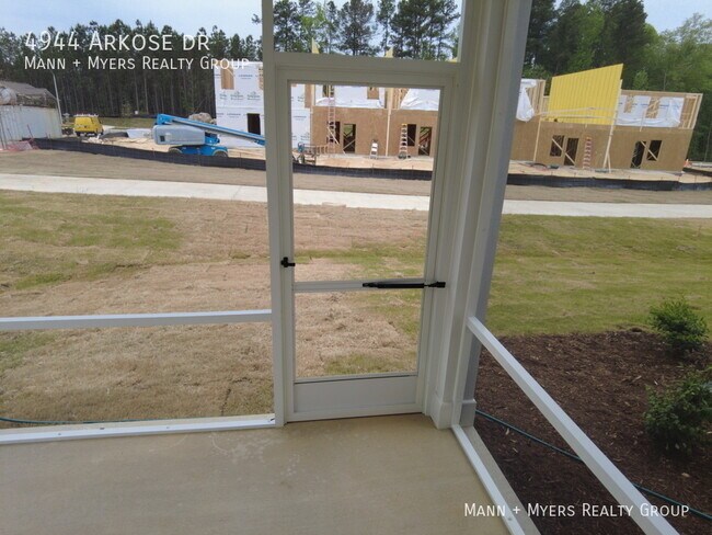 Building Photo - 4944 Arkose Dr
