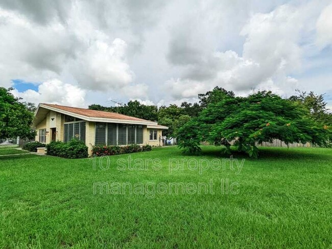 Building Photo - 1013 23rd St W