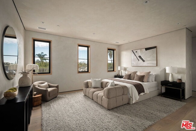 Building Photo - 10386 Strathmore Dr