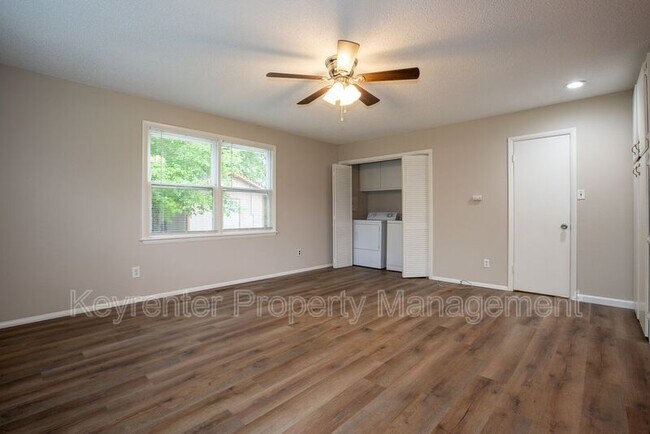 Building Photo - 526 S 39th W Ave