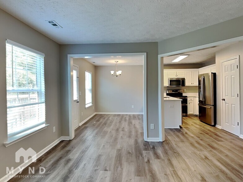 Building Photo - 721 Wildwood Dr