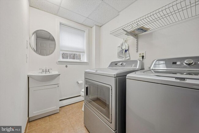 Building Photo - 76 Birch Ln