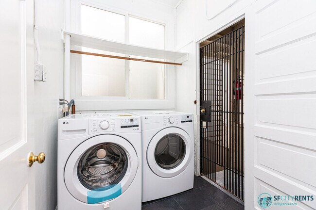 Building Photo - Mission District: Top Floor Flat Above Blondie's Bar w/ Formal Dining Room & W/D in unit