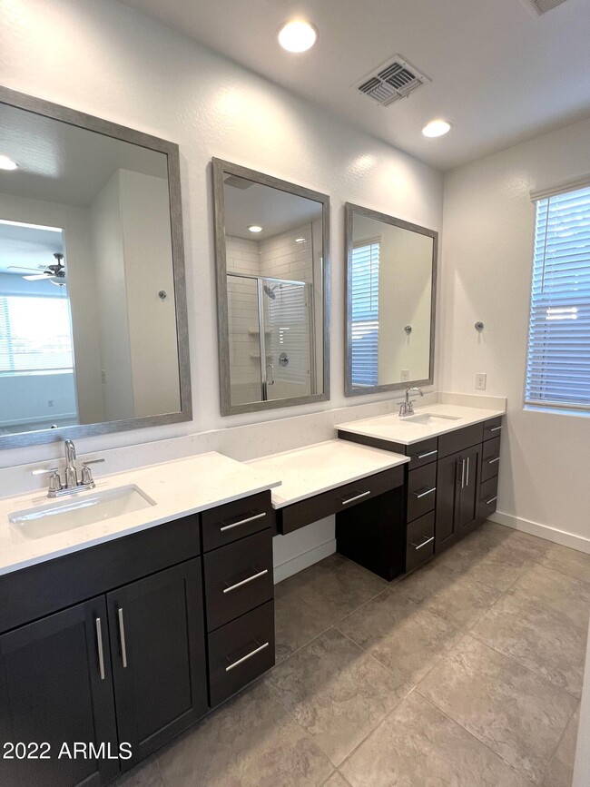 Building Photo - 16943 W Las Palmaritas Dr