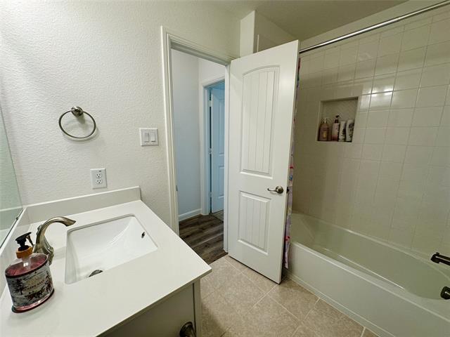 Building Photo - 16601 Hidden Cove Dr