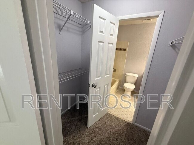 Building Photo - 3944 Versailles Dr