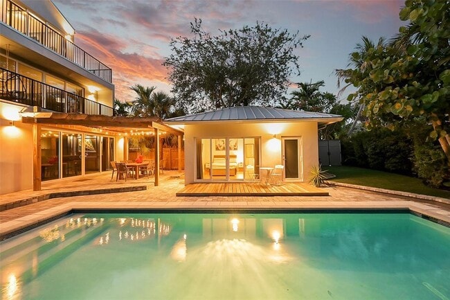 Building Photo - 640 NE 17th Way