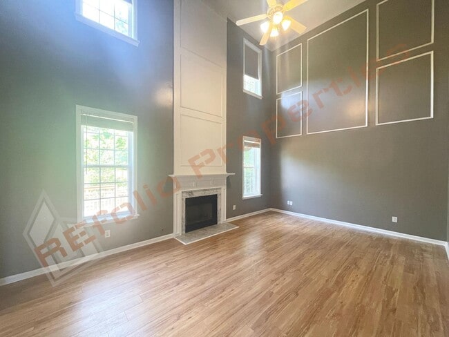 Building Photo - Lovely 4 Bedroom, 2.5 Bath Home w/ 2-Car G...