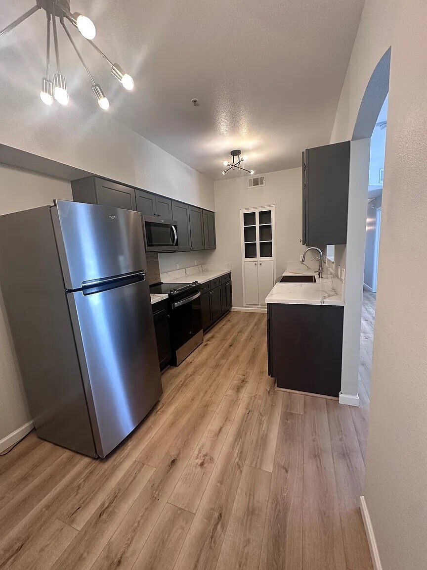 Building Photo - 6850 Sharlands Ave