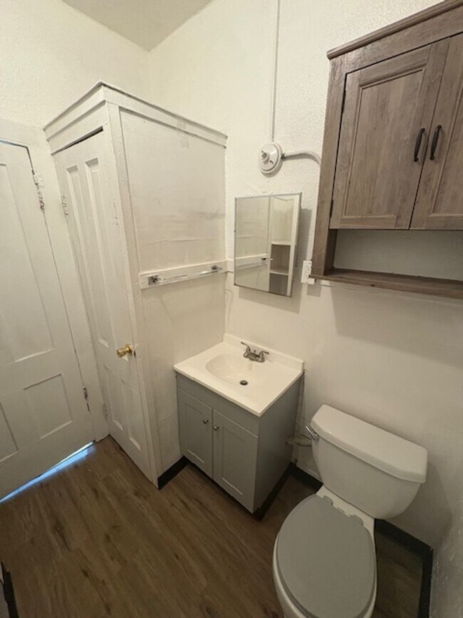 Building Photo - 2 Bedroom / 1 bathroom House in Peoria, IL