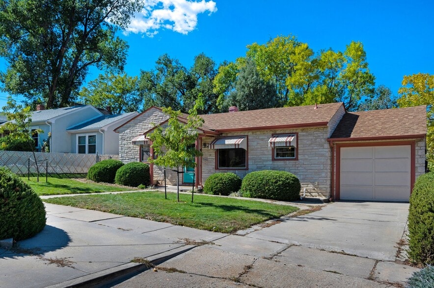 Another angle. - 114 N Foote Ave