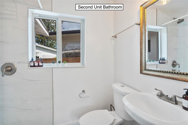 Building Photo - 2380 NE 137th St