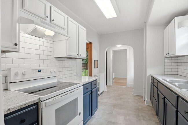 Building Photo - 707 Harrison St
