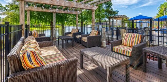 Building Photo - 113 Pompano Beach Dr