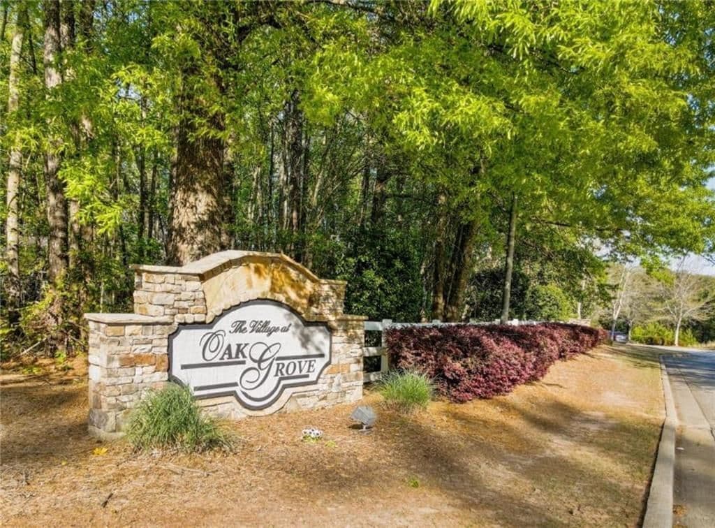 Building Photo - 612 Spanish Oak Dr