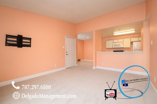 Building Photo - Glen Cove! Large one bedroom