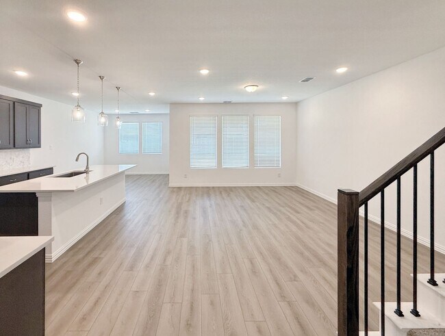 Building Photo - Elegant New Build in Princeton with Pool, ...