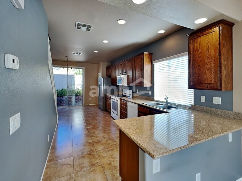 Building Photo - 10382 September Flower St