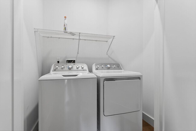 Building Photo - Gorgeous 2 Bed + Office | 2 Bath | 1,771 Sq Ft | Brand New Construction